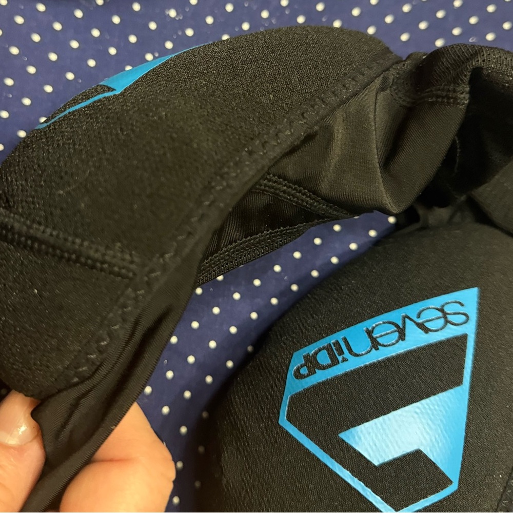 Black and Blue Athletic Youth Transition Knee Pads /Armor- New w/ tags* - Picture 6 of 7